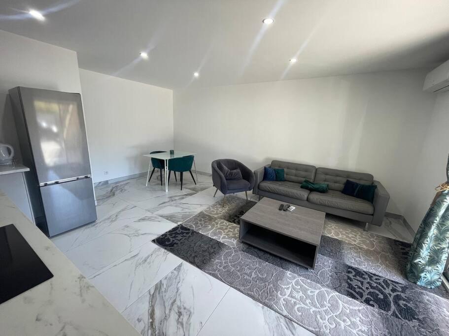 Bel Appartement Avec Parking Cabannes 외부 사진