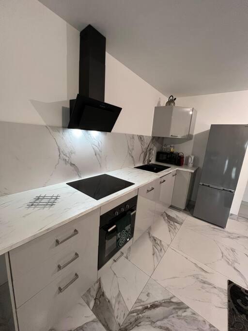 Bel Appartement Avec Parking Cabannes 외부 사진